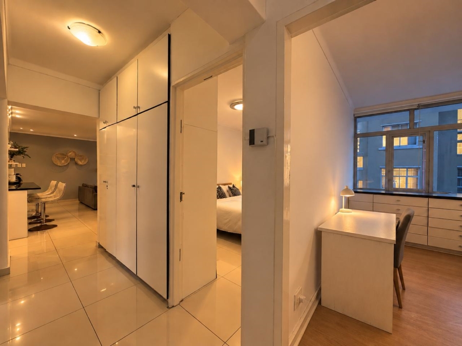 To Let 3 Bedroom Property for Rent in Sea Point Western Cape